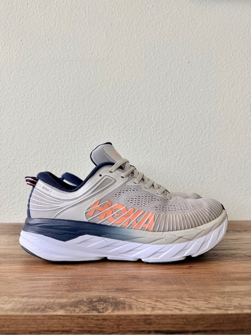 Hoka One One Bondi 7 Women’s Running Shoes in Lunar Rock/Black Iris (Size: 9.5)